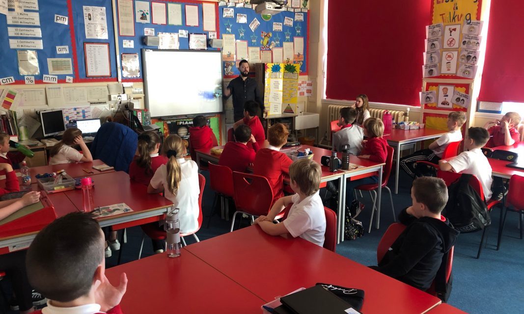 Gavinburn Primary – Pupils ready to Blog